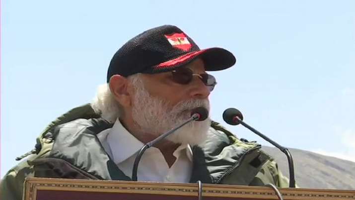  PM Modi in Leh: लद्दाख में चीन सीमा पर तनाव के बीच पीएम नरेंद्र मोदी पहुंचे लेह, अग्रिम पोस्ट पर जवानों से मुलाकात