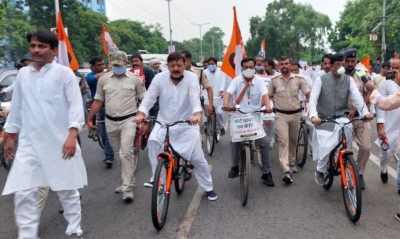  पटना में शनिवार को साइकिल रैली निकलने पर कांग्रेस के प्रदेश अध्यक्ष मदन मोहन झा समेत कई नेताओं के खिलाफ FIR दर्ज