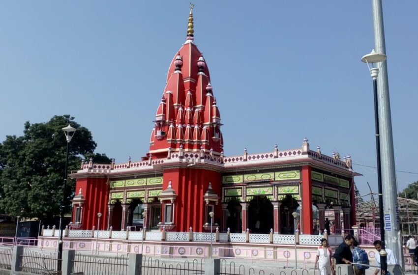  दरभंगा में एक पुजारी ने मंदिर में पूजा करने आई महिला के बाल पकड़कर मारा, वीडियो वायरल