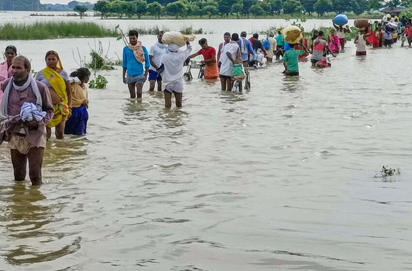  बिहार के कई जिलों में बाढ़ का कहर, नालंदा के नए इलाके में घुसा पानी, CM नीतीश कुमार जायजा लेने पहुंचे