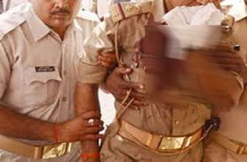  बिहार : औरंगाबाद में बालू लदा ट्रैक्टर को जब्त कर आ रही पुलिस पर हमला, 2 पुलिसकर्मी घायल