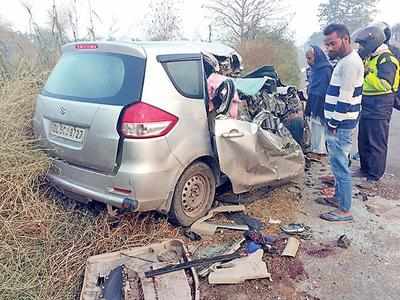  सड़क हादसा : ट्रक और कार की टक्कर में शिक्षक समेत 3 लोगों की दर्दनाक मौत, पैक्स अध्यक्ष बुरी तरह घायल