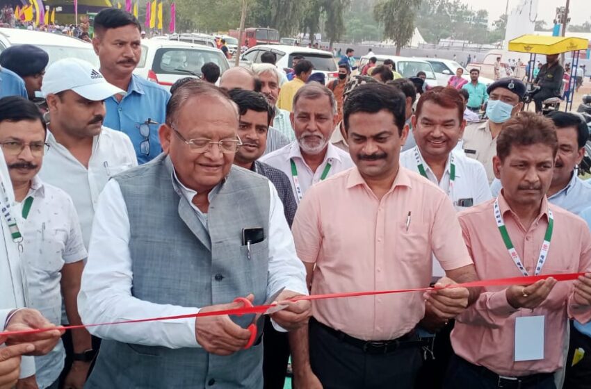  माननीय कृषि मंत्री ने किया गाँधी मैदान, पटना में आयोजित बिहार दिवस में कृषि पवेलियन का उद्घाटन