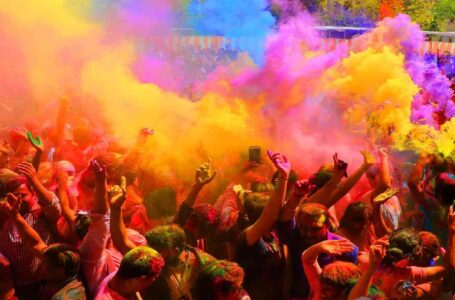 Holi 2022 : होली क्यों मनाई जाती हैं? जानिए इसका इतिहास, कब और कैसे शुरू हुई होली का त्यौहार