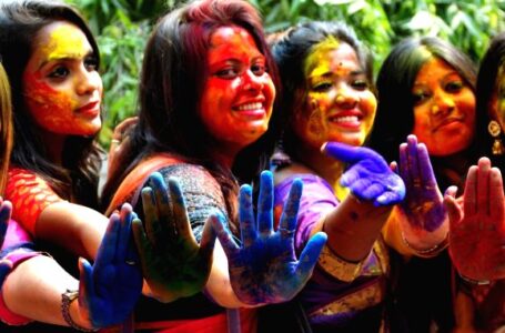 Happy Holi : रंगों का त्यौहार होली आज पूरे देश में धूमधाम से मनाया जा रहा, जानें इस त्यौहार के बारे में