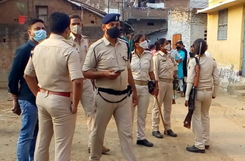  भागलपुर बम धमाके के बाद पुलिस की ताबड़तोड़ छापेमारी, एक घर में 48 कार्टन पटाखा बरामद