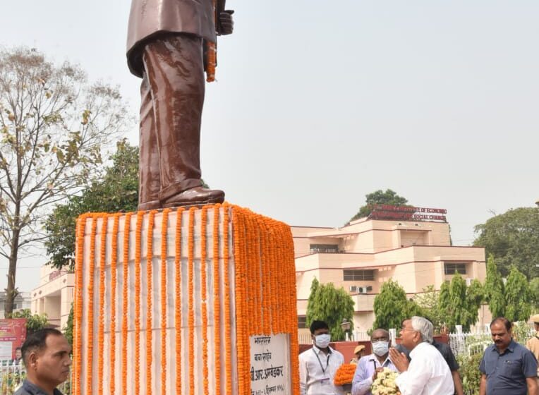  डॉ० भीमराव अम्बेडकर जी की जयंती पर मुख्यमंत्री नीतीश कुमार ने की भावपूर्ण श्रद्धांजलि अर्पित