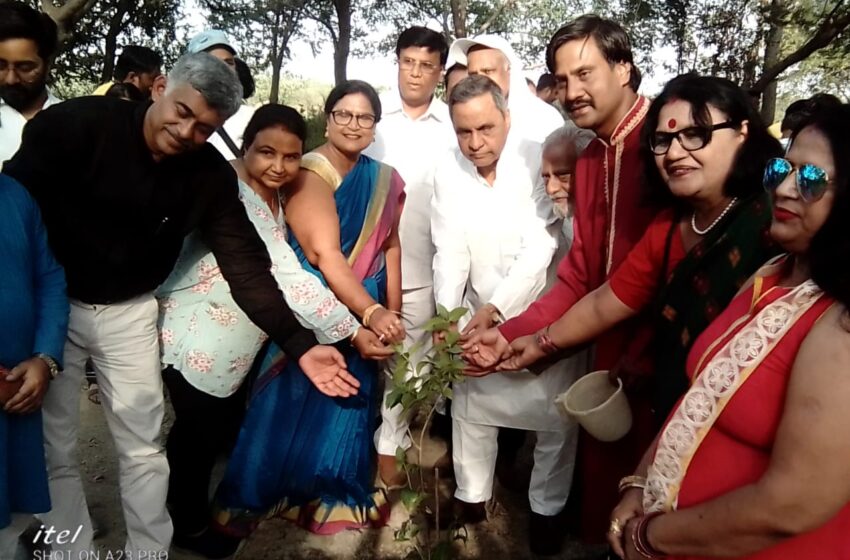  छठ घाट स्थित जयप्रभा उद्यान में देश के अमर सपूतों की स्मृति में हुआ वृक्षारोपण: अभय सिन्‍हा