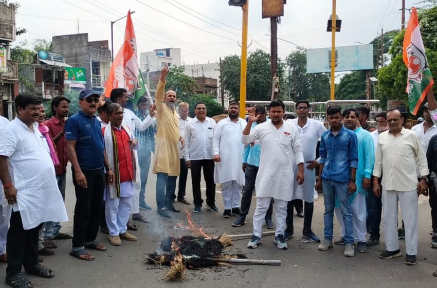  युवा कांग्रेस ने प्रधानमंत्री व गृह मंत्री का किया पुतला दहन