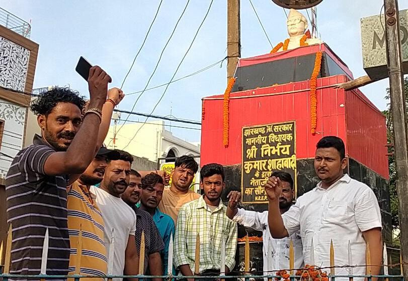  नेताजी सुभाष चंद्र बोस की पुण्यतिथि पर युवा कांग्रेस ने किया माल्यार्पण!