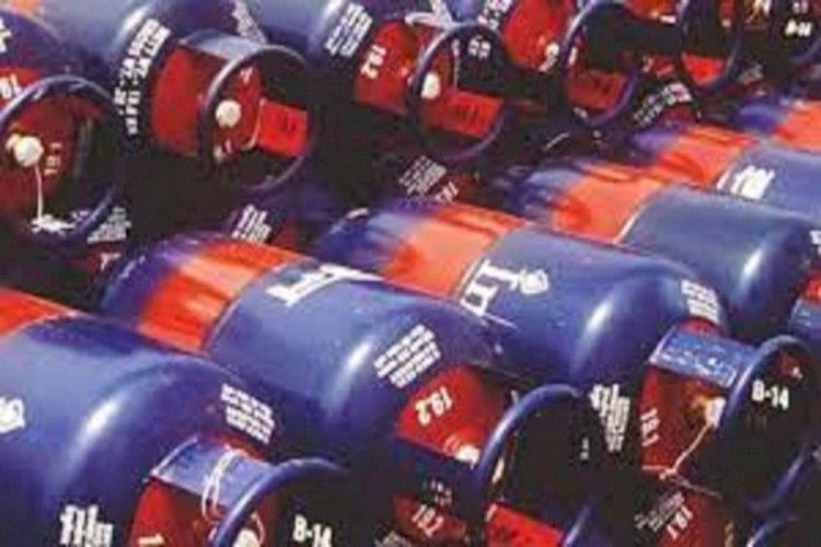  LPG Price in Bihar: कॉमर्सियल गैस सिलेंडर के दाम में आई गिरावट, आज से नई दर लागू