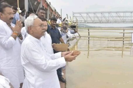 मुख्यमंत्री नीतीश ने देश का सबसे बड़ा रबर डैम का किया उद्धघाटन