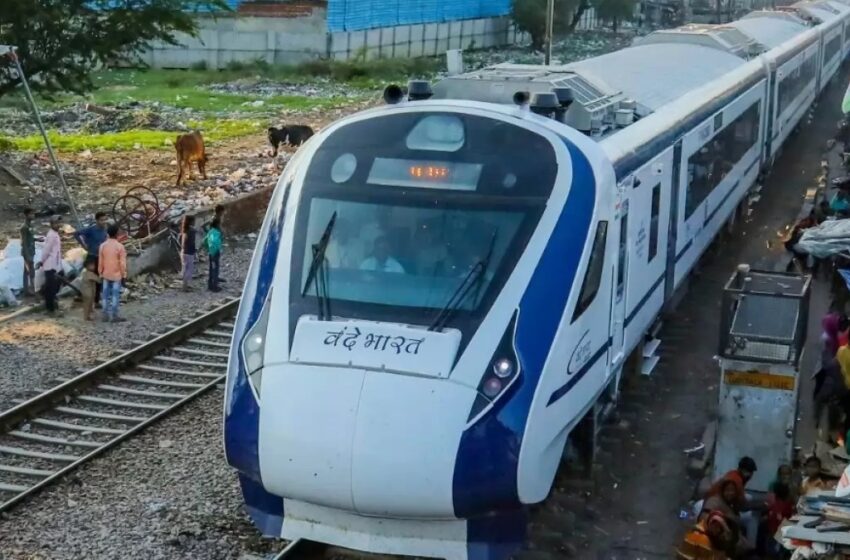 बिहार के कटिहार में वंदे भारत ट्रेन पर लोगों ने किया  पथराव, बोगी नंबर C6 की खिड़की का शीशा फूटा
