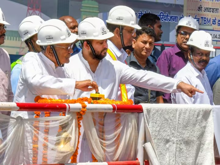  पटना में तेजी से चल रहे मेट्रो का काम सीएम नीतीश कुमार ने लिया जायजा, डिप्टी सीएम तेजस्वी यादव भी मौजूद