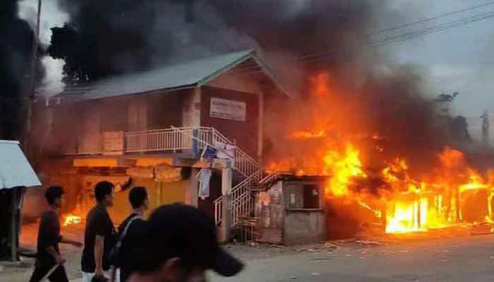  Manipur Violence: मणिपुर में भड़की हिंसा के बाद अब तक 52 लोगों की मौत,राष्ट्रपति शासन लगाने की मांग  