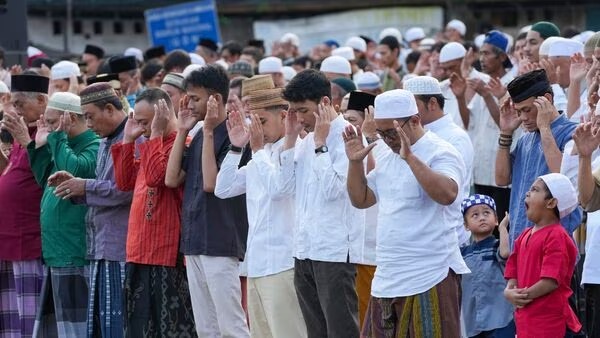  Eid-ul-Adha 2023: आज देश भर में धूमधाम से मनाया जा रहा बकरीद का त्योहार, मस्जिदों में अदा की गई नमाज