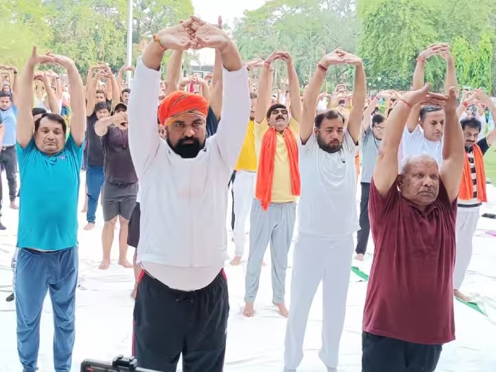  International Yoga Day 2023: बिहार में BJP नेताओं के साथ आम लोगों ने भी किया योगा, देखें