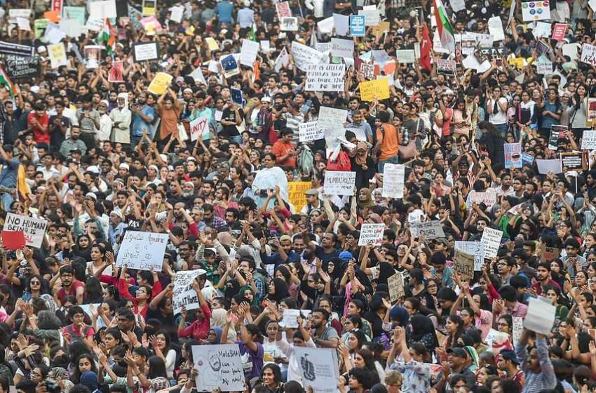  देश में महंगाई और बेरोजगारी के मुद्दे पर महागठबंधन का केंद्र सरकार के खिलाफ धरना प्रदर्शन