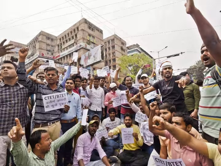  डोमिसाइल नीति में बदलाव पर शिक्षक अभ्यर्थी नीतीश सरकार के खिलाफ सड़क पर उतरे, कहा-अब होगी आर-पार की लड़ाई