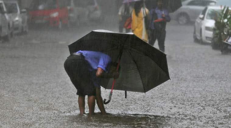  Bihar Weather:बिहार में बदला मौसम का मिजाज, तेज हवा के साथ हुई बूंदाबांदी बारिश, लोगों को गर्मी से मिली राहत