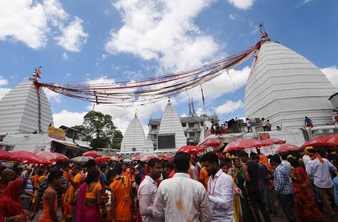  सावन महीने के तीसरे सोमवार पर शिवालयों में भक्तों की भारी भीड़, बाबा बैजनाथ धाम में 3Km लंबी लाइन 