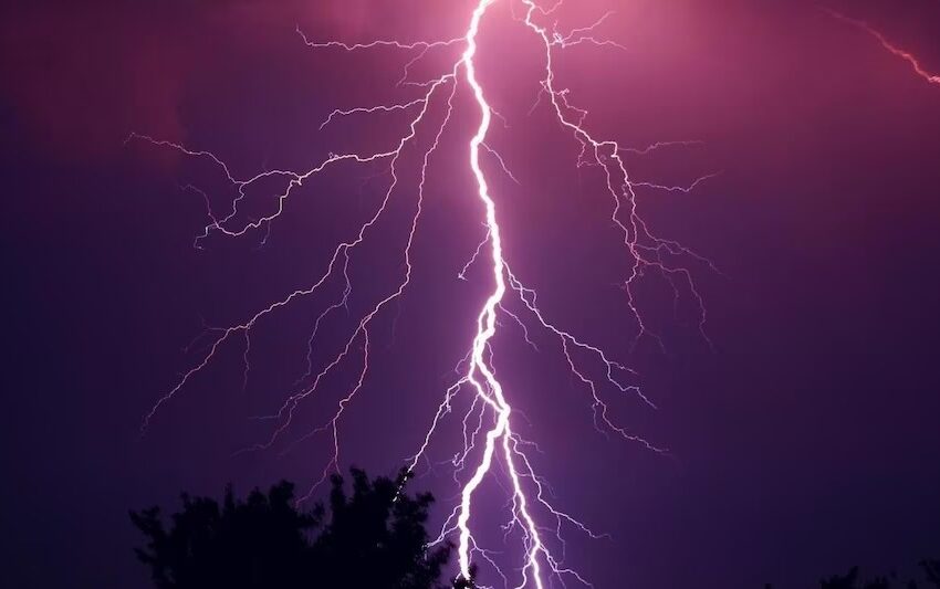  Lightning in Bihar:बिहार में वज्रपात से 15 लोगों की हुई मौत, CM नीतीश कुमार ने जताया शोक