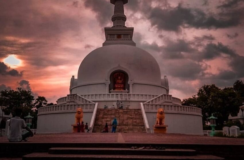  राजगीर में रत्नागिरी हिल पर बना पहला और अधिक प्रसिद्ध विश्व शांति स्तूप ; राजगीर से प्रसिद्ध यादव