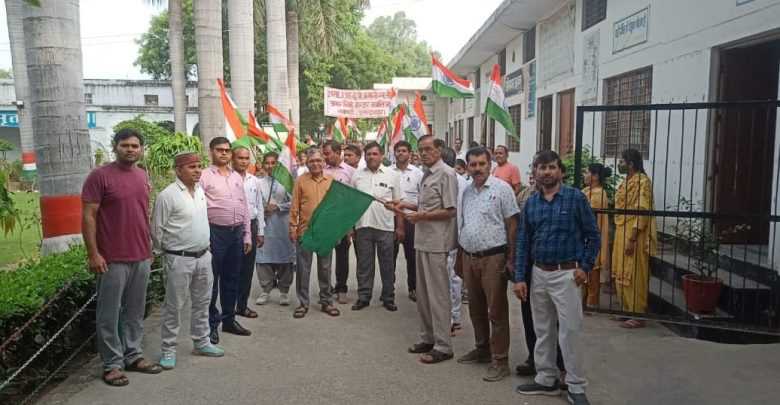  अमर सिंह इंटर कालेज लखावटी में रैली निकाल कर छात्र छात्राओं ने मनाया मेरी माटी मेरा देश