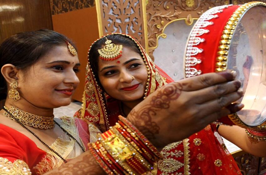  Karwa Chauth 2023: कल सुहागिन महिलाएं करेंगी करवा चौथ, जानें पटना में कब निकलेगा चांद?