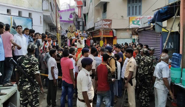  बिहार के छपरा में दुर्गा प्रतिमा विसर्जन जुलूस पर पथराव, 2 दिन के लिए इंटरनेट बंद 