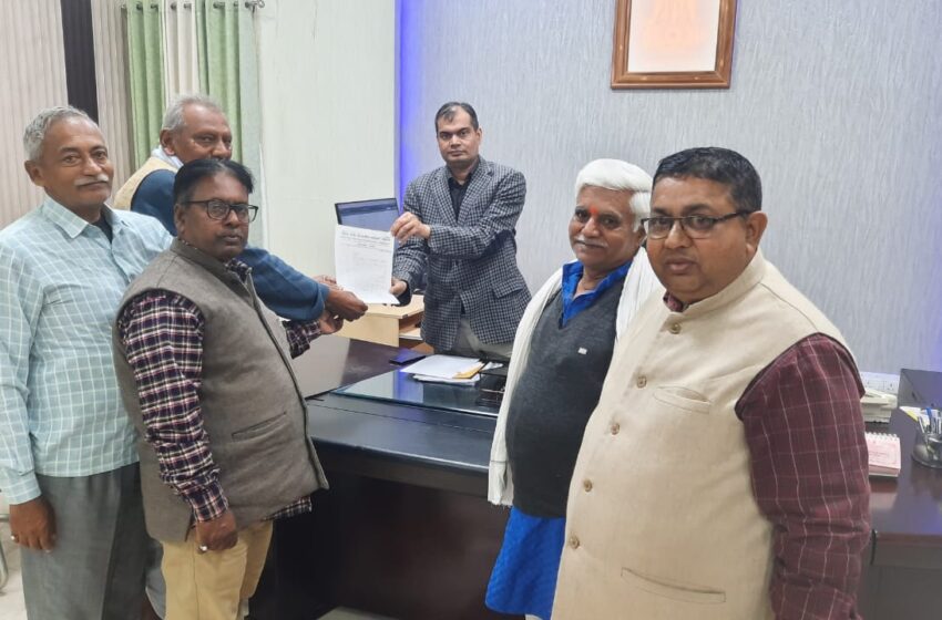  बिहार राज्य कर्मचारी महासंघ जिला शाखा दरभंगा कर्मचारी महासंघ का शिस्टमंडल जिलाधिकारी से मिला