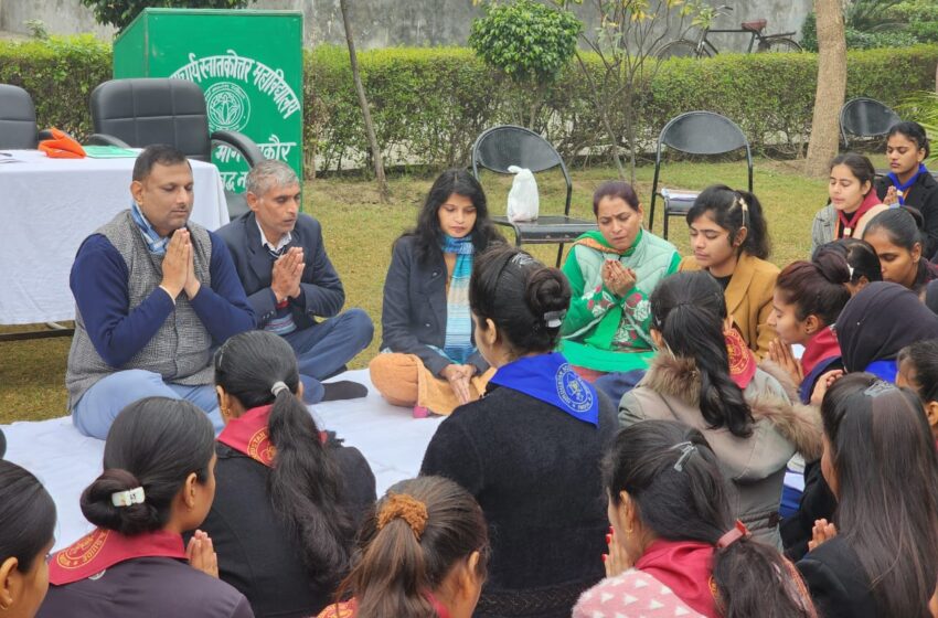  श्री द्रोणाचार्य स्नातकोत्तर महाविद्यालय में स्काउट/गाइड कैम्प में सिखाए गए तीन तरह के कोड