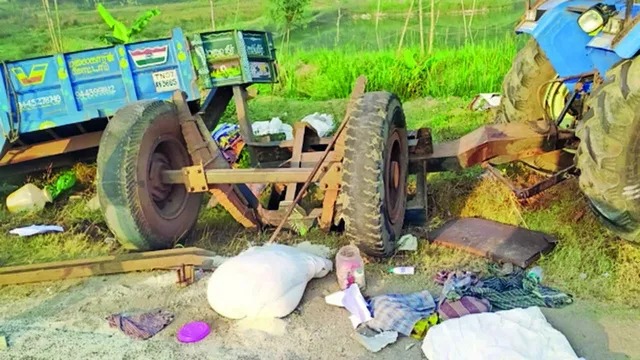  बेगूसराय में मूर्ति विसर्जन के दौरान हादसा, ट्रैक्टर ट्रॉली पलटने से 2 बच्चों की मौत, कई बच्चे घायल