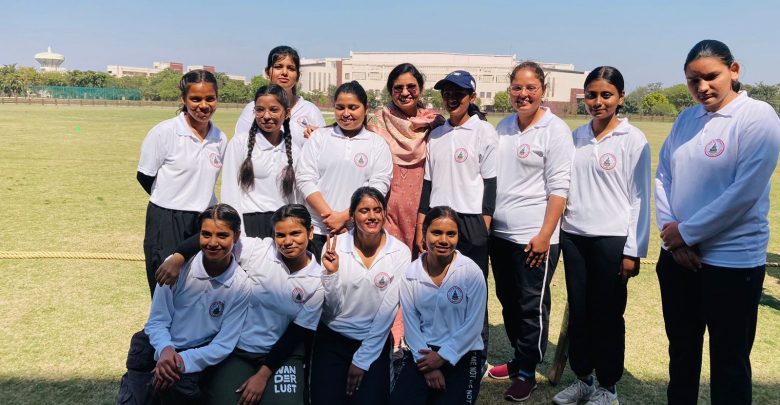  महिला क्रिकेट मैच में रमाबाई अम्बेडकर महिला छात्रावास प्रथम स्थान पर