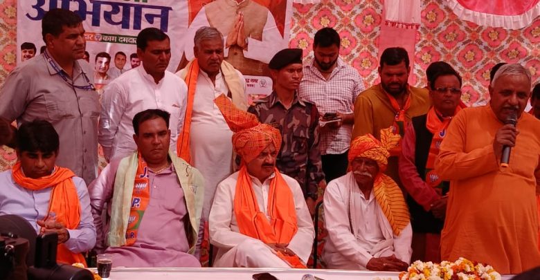  गांव चलो अभियान के तहत BJP प्रत्याशी डॉ महेश शर्मा का जेवर विधानसभा में हुआ स्वागत