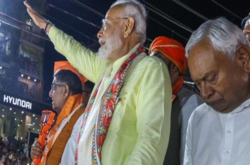  तेजस्वी यादव ने PM मोदी पर बोला हमला, कहा रथ पर CM नीतीश कुमार बेबस और लाचार दिखें