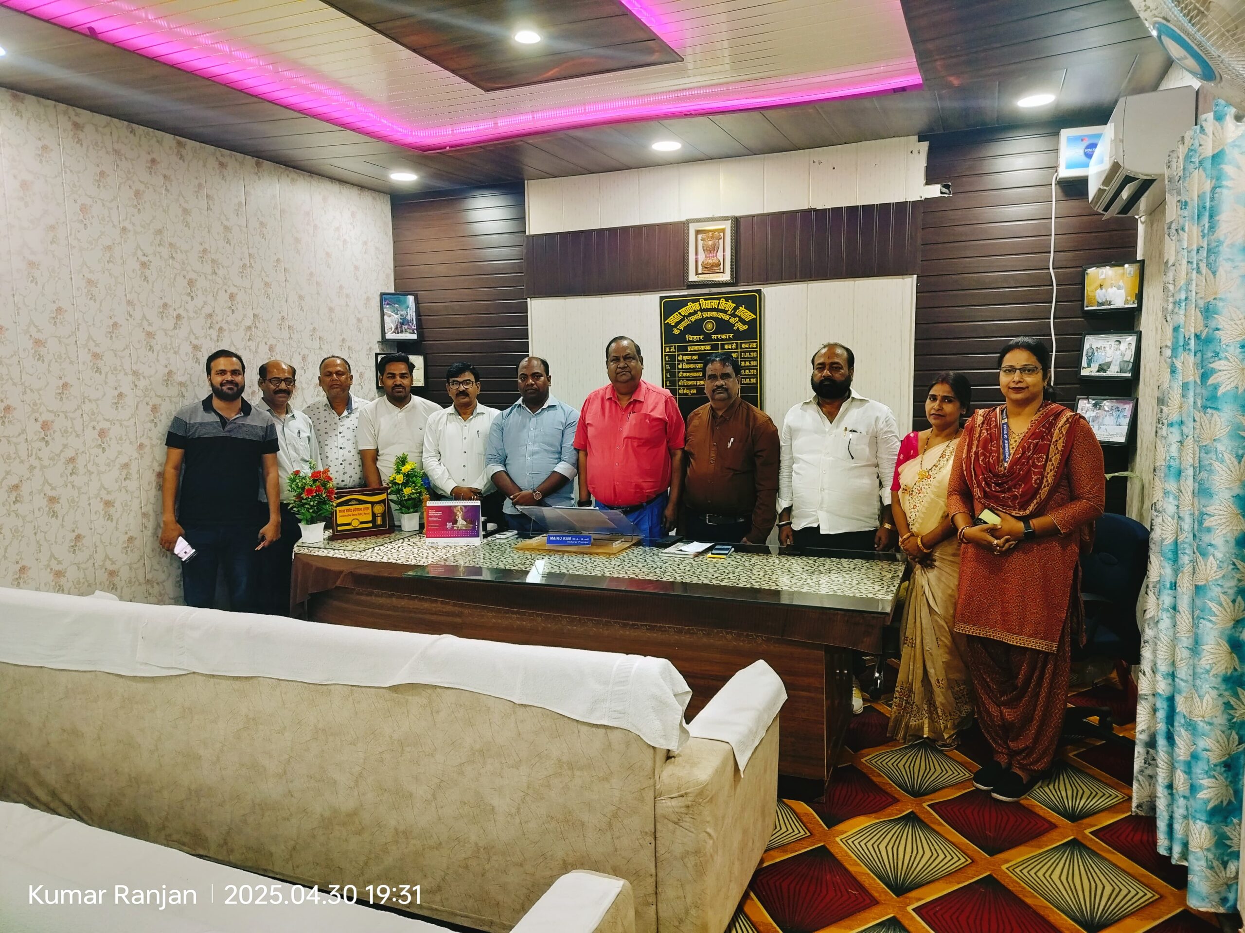 तिलौथू उच्च विद्यालय के पूर्ववर्ती छात्र-छात्राओं का होगा सम्मेलन, कार्यक्रम को सफल बनाने को लेकर बैठक